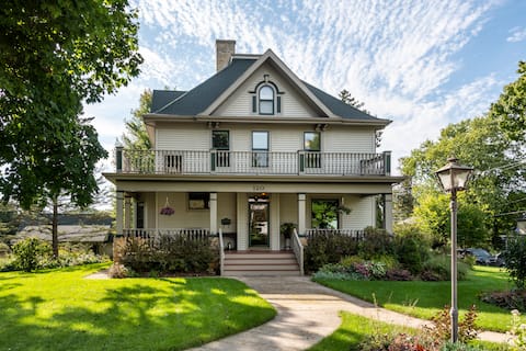 Sunniva Inn Bed & Breakfast - Entire house