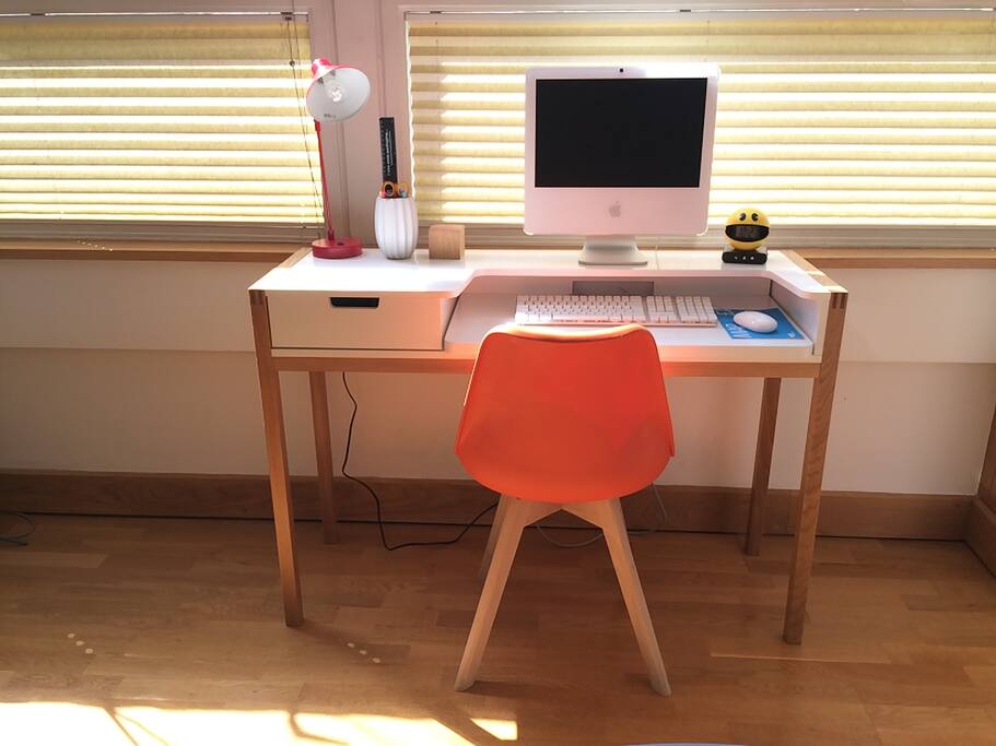 The apartment has full fast internet access. We provide a Mac computer plus printer to browse the web or catch up with news.