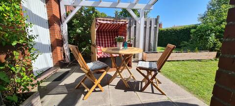 5 min. walk to the beach + garden, Covered Ter.