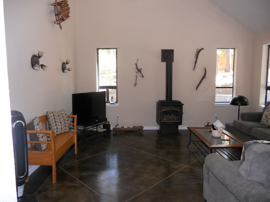 Grizzly's Den-Living Room