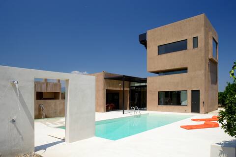 Hideaway luxury villa with pool - Palo