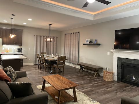 Top Airbnb: Friends and Family Haven in Mat / Su Valley