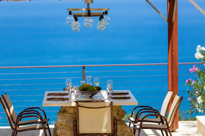 Villa Princess, Exceptional View & Close to City! gallery image 2