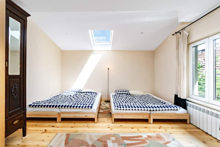 And with 2 kingsize beds the place accommodate the most demanding guests