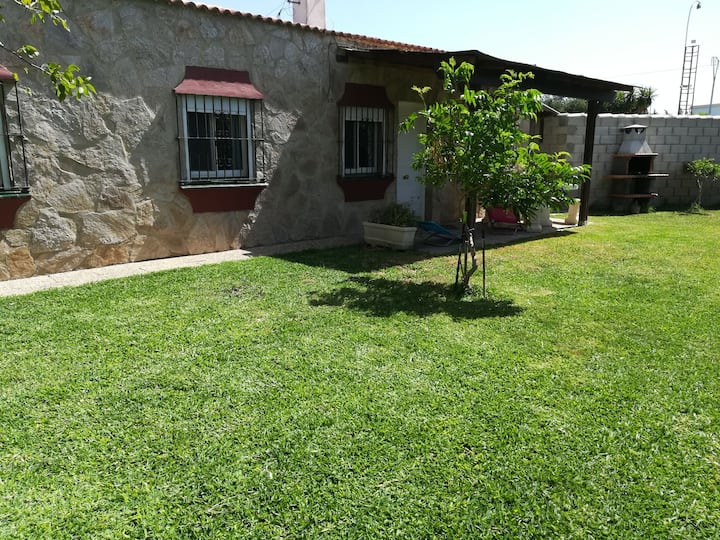 Chalet Dos Habitaciones Con Jardin - San Fernando, España