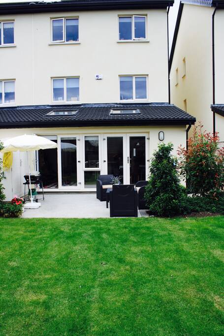 Patio area outside and access to BBQ during warmer months