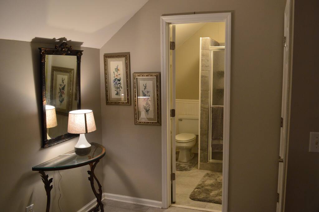 Bath entrance way attached to Bedroom