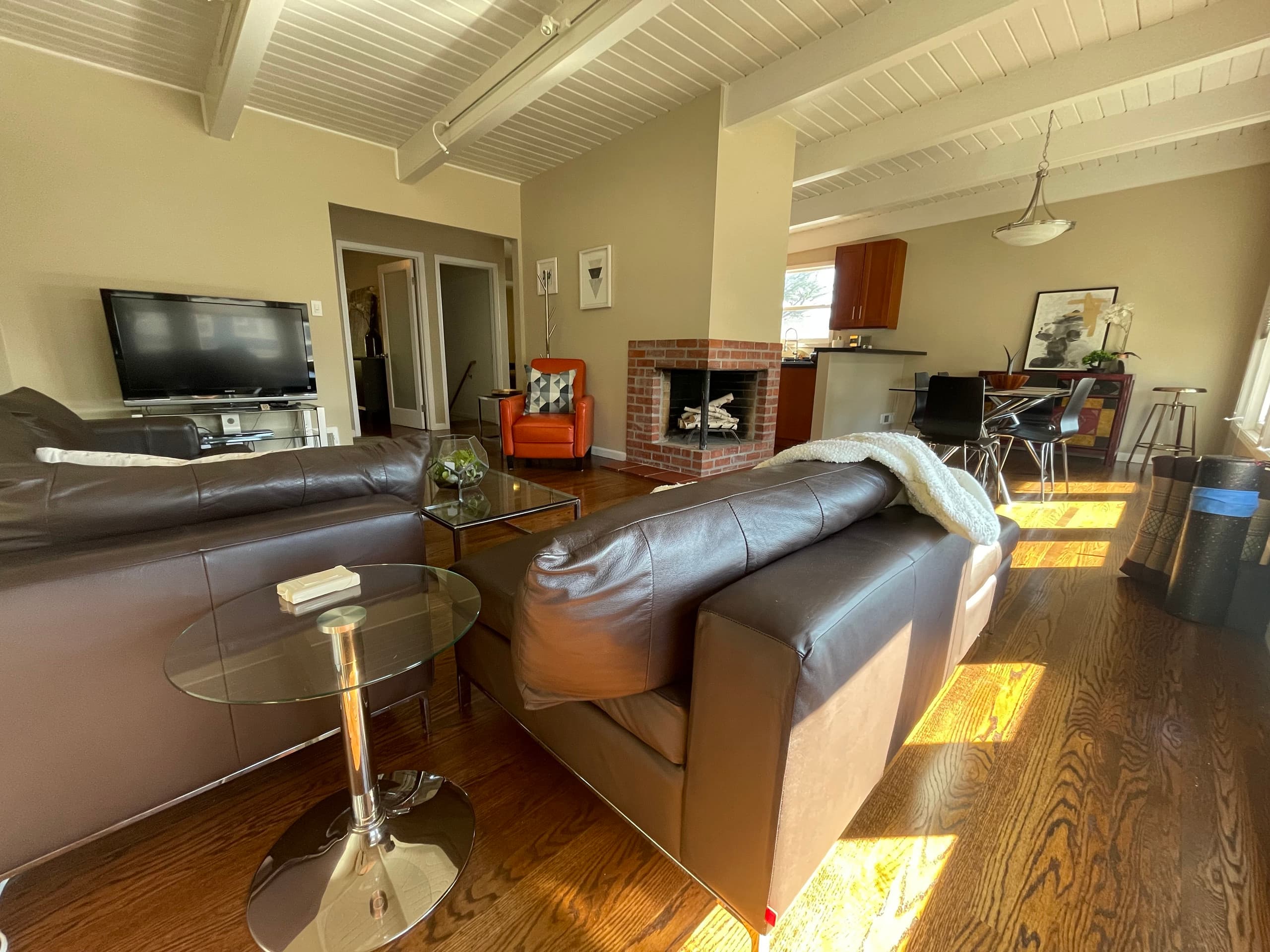 Home in San Francisco · ★4.96 · 2 bedrooms · 2 beds · 1 bath - Image 2