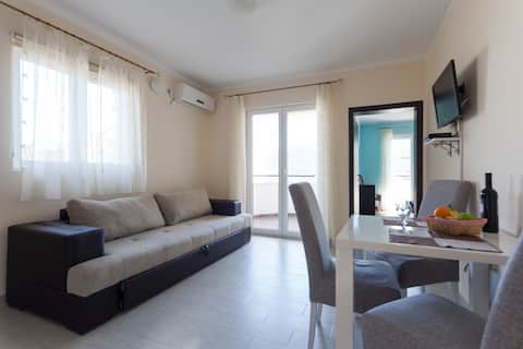 Popular Airbnb listing: Herceg Novi Seaside, 1 bedroom Ap. Jug in Herceg Novi