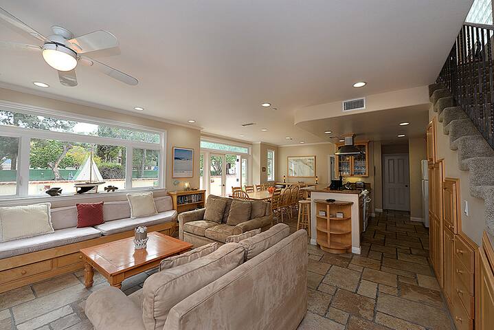 357CL: Most Popular 5bd home in Avalon! gallery image 5