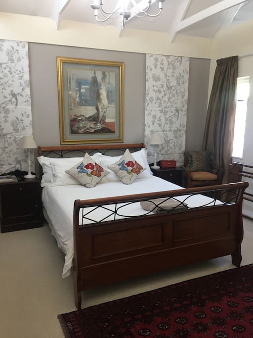 Queen size bed