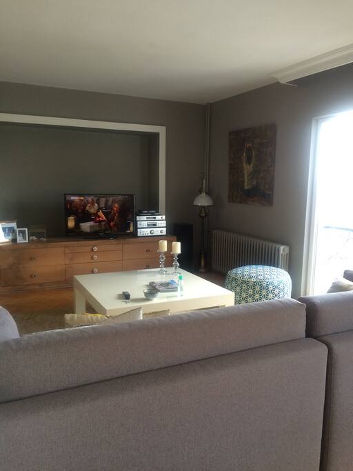 Very comfortable sofa. Very chic ambiance