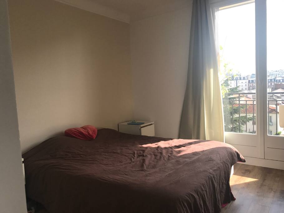 Chambre 1 avec lit queen size + rangements