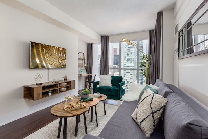 Luxury Condo in downtown CN Tower MTCC TIFF Union