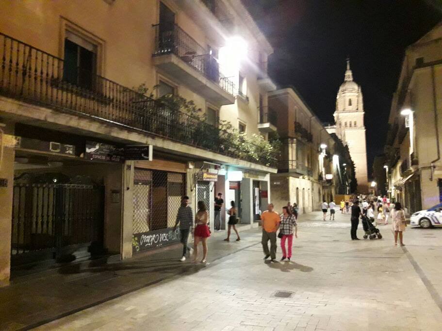 Calle del apartamento.