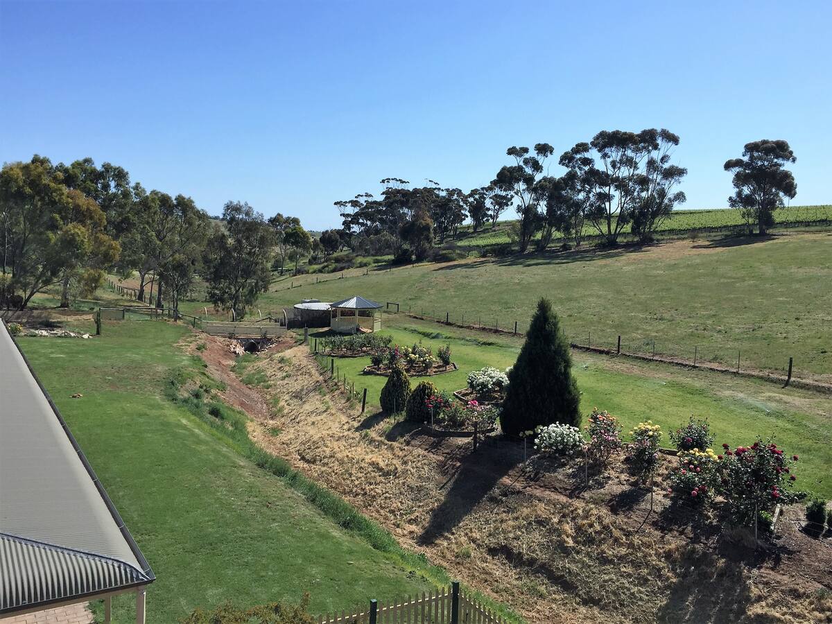 8 Cool Pet-Friendly Airbnb's Near Adelaide You Need To See 8065d581 8935 466e 8d15 0dce10c198a4