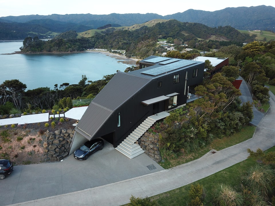 Heavenly Escape, on a hilltop above Long Bay, Wyuna Bay, Coromandel, New Zealand, photo 8 of 10