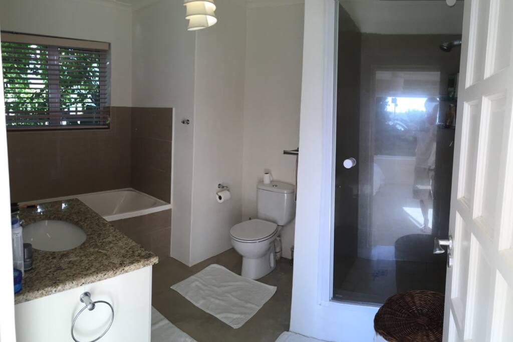 Main Bedroom ensuite bathroom