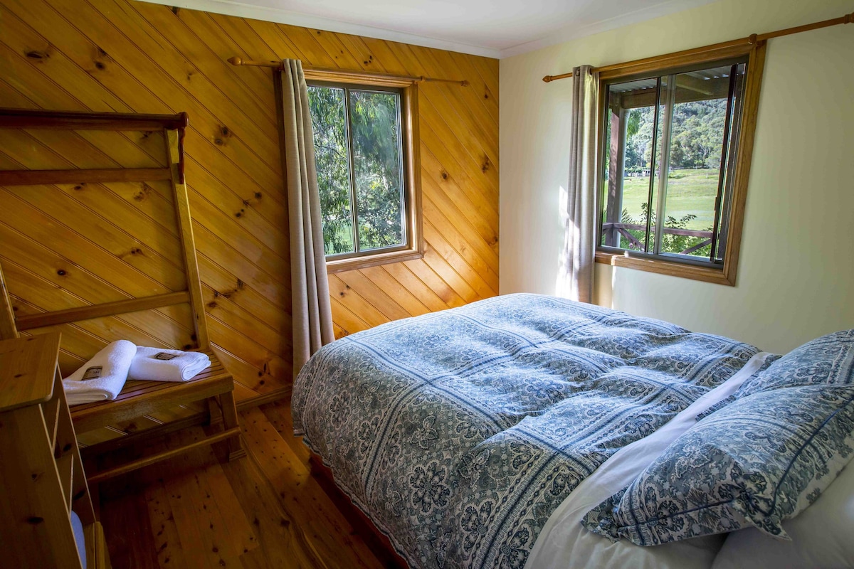 غرفة نوم كوخ الورود