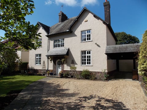 Beautiful character 4 bed house with hot tub.