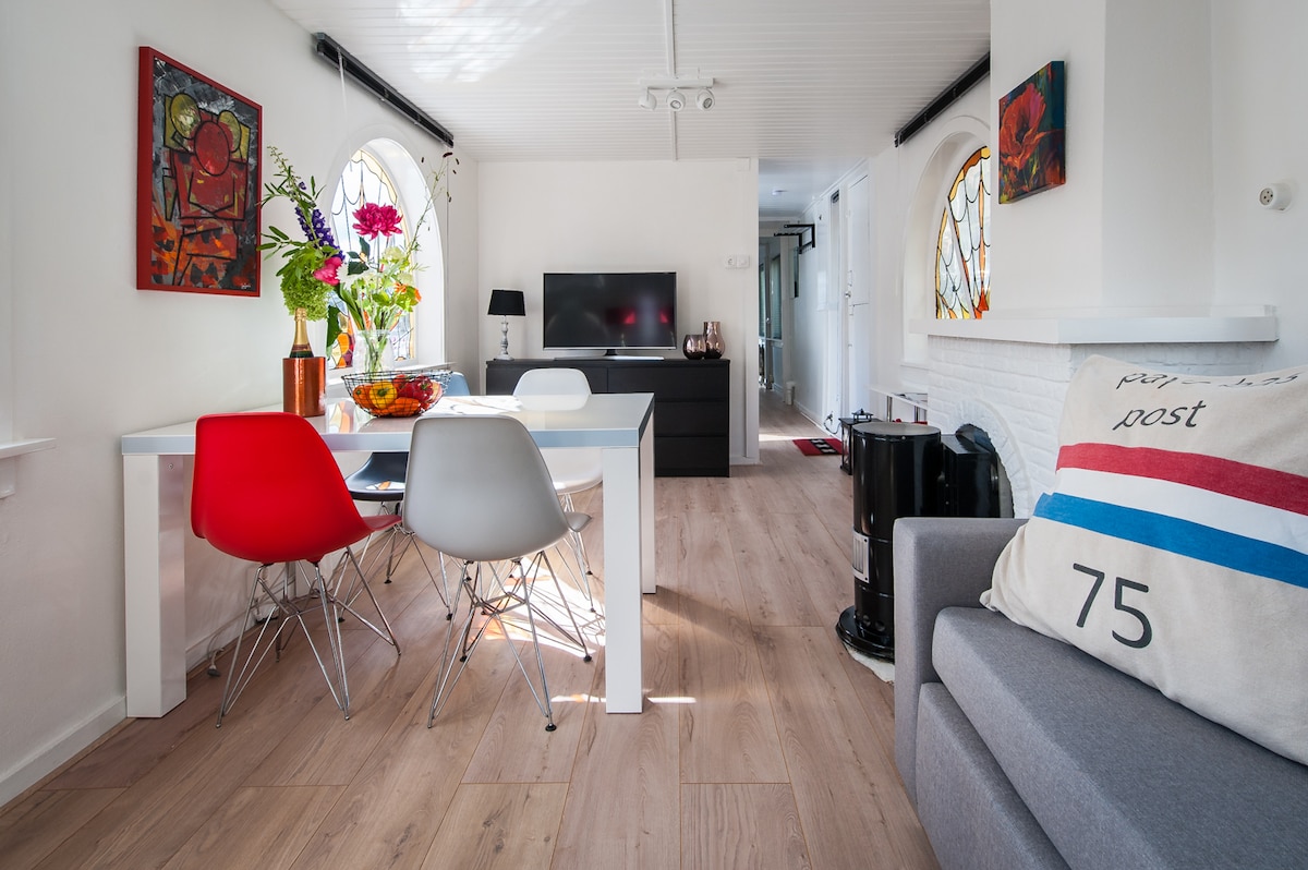 Best Airbnb In Amsterdam| Romantic Houseboat Amsterdam Airbnb | Houseboat Rental Amsterdam | Airbnb Amsterdam Houseboat | Luxury Houseboat Rentals Amsterdam | Cheap Houseboat Amsterdam |