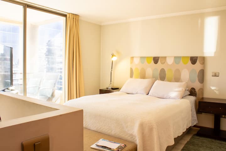 ห้องนอนพร้อมเตียงคู่