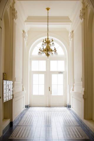 Three-Bedroom Apartment – Opera gallery image 2