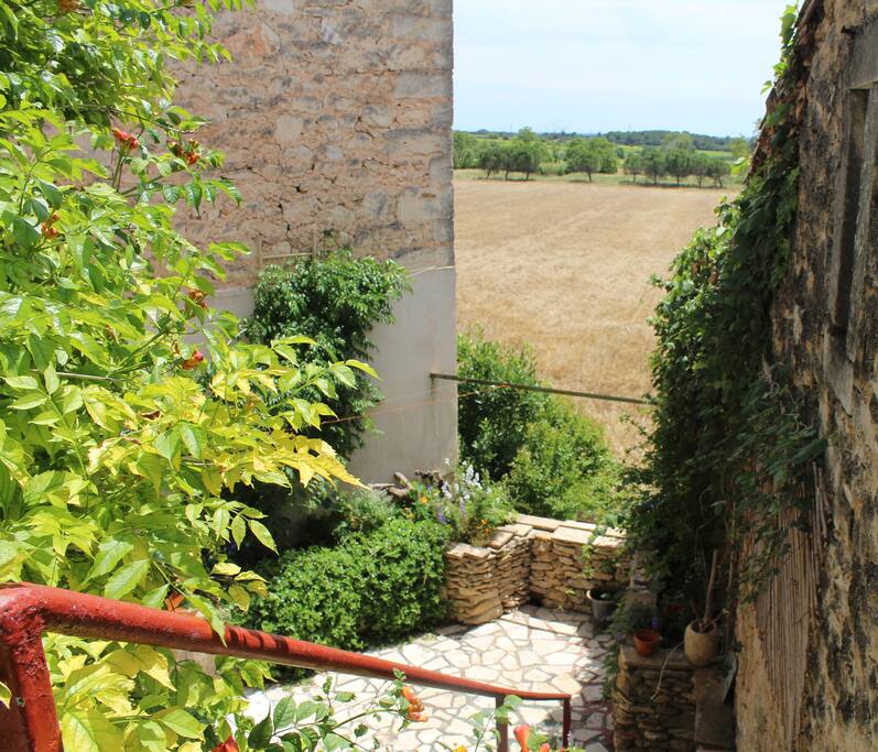 Le jardin du bas donnant sur la campagne