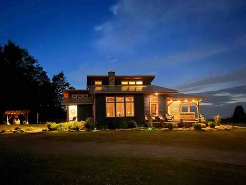 Custom Finger Lakes home near Ithaca with hot tub