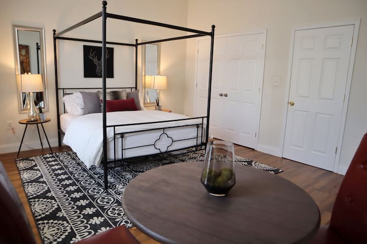 *Modern* Romantic Suite in Boutique Style Building