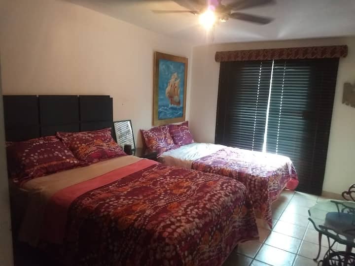 DVA UDOBNA BRAČNA KREVETA (1,6X2). 