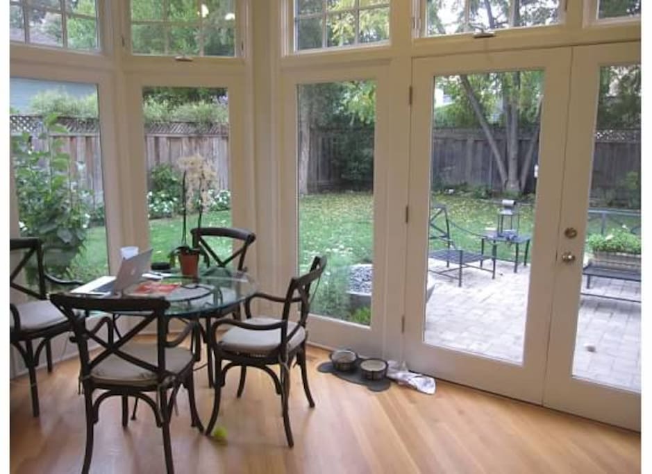Kitchen eating nook