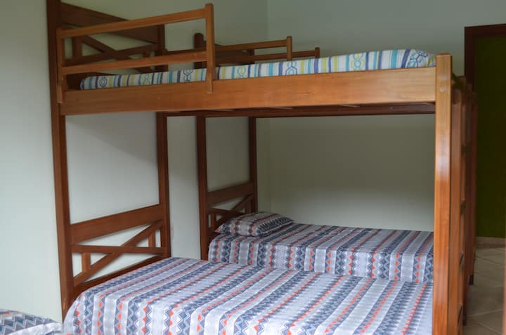 2 ორსართულიანი საწოლის ხედი