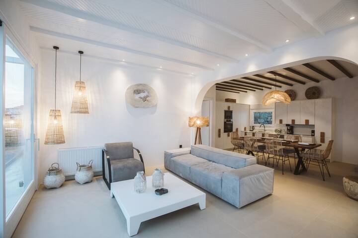 SeaCode Villas, White Villa gallery image 2