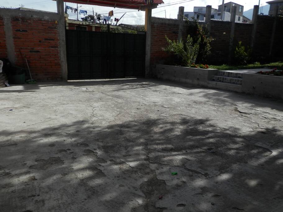 Carport that fits up to 4x cars. Immediate access to the patio and the house.