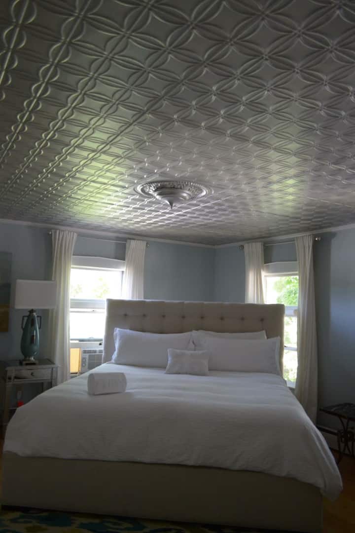 Bedroom
1 : king bedroom 