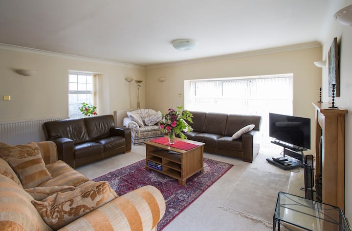 Large Cottage Near To Town And  Sandy Beaches - Ayr