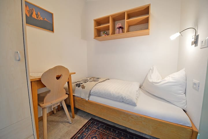 Apartments Dolomie - camera da letto - Schlafzimmer - bed room "single"