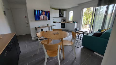 Propriété Airbnb réussie: Ouistreham Riva Bella: Renovated F2, free parking à Ouistreham