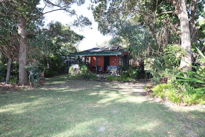 Signal Cottage – Off-Grid Charm Steps from Sand