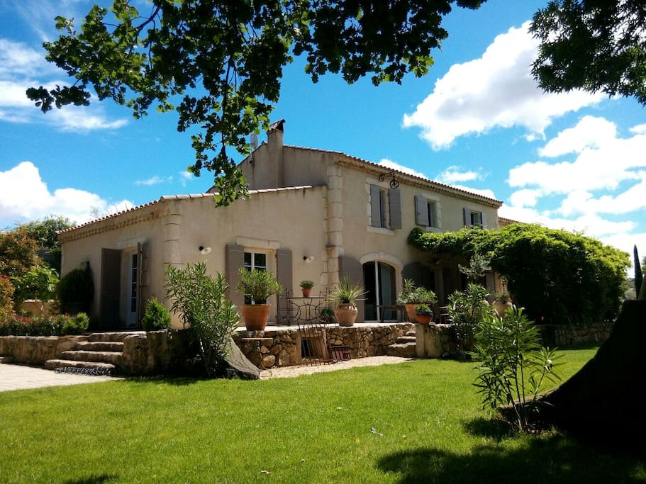 Soleil , détente et charme ,ce lieux vous séduira...