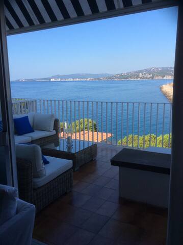 Luxury appartment at the seafront gallery image 2