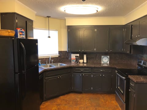 Gonzales 2BR 1Bath Near I-10 (Bo)