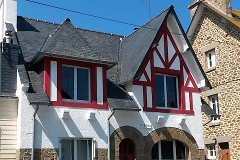 Top Airbnb: Maison du Grillon 4 bedrooms/9 people 300 m from Sillon Beach à Saint Malo