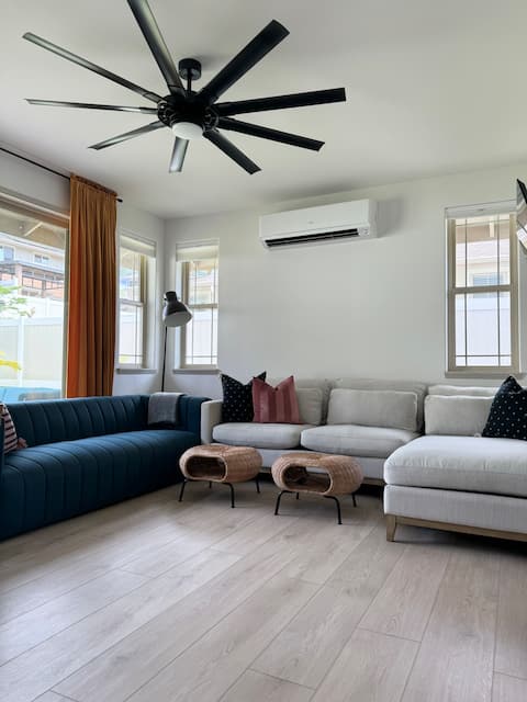 Top performing Airbnb: Large family home 5 min from beach- with pool in Makaha Valley