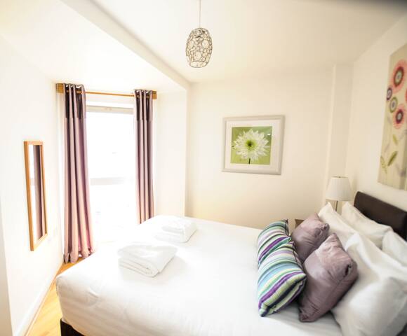 Hamilton Court 2 Bed Superior gallery image 2