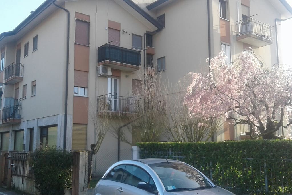 Appartamento in tramontana con ampio terrazzino sempre all'ombra
