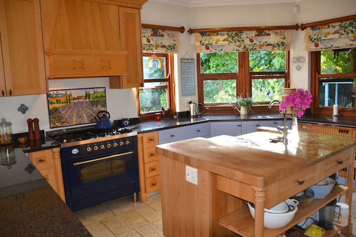 Lovely Family Home in the Winelands gallery image 2