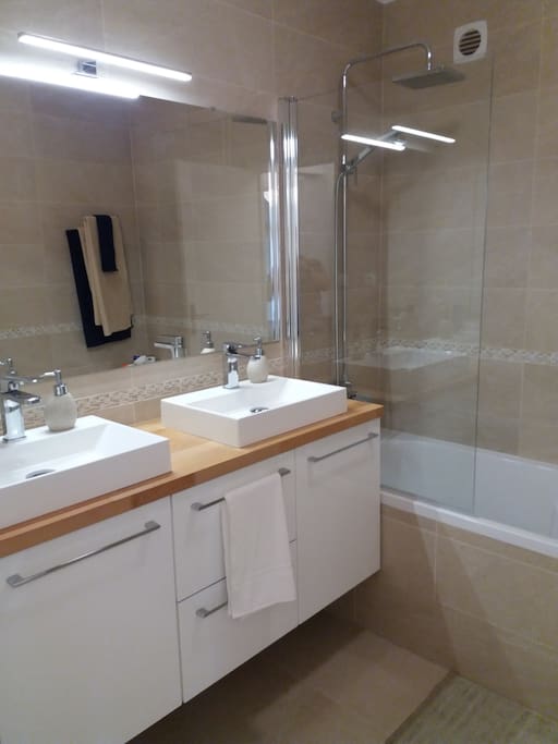 Salle de bain n°1