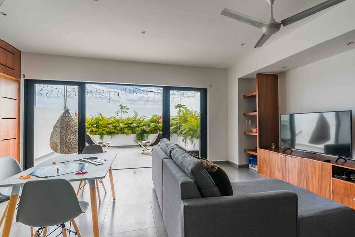 Penthouse king size studio with beach club